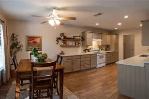 1110 W Cozby Ct W, Benbrook, TX 76126 - Photo 5