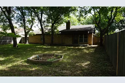 2701 Meadow Creek Drive, Bedford, TX 76021 - Photo 15