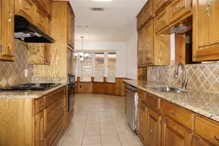 2701 Meadow Creek Dr, Bedford, TX 76021 - Photo 5