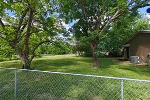 201 S 2nd St, Bonham, TX 75418 - Photo 9