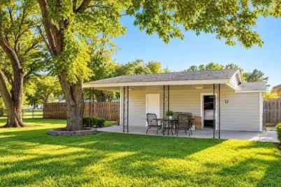 611 Rose Avenue, Cleburne, TX 76033 - Photo 17