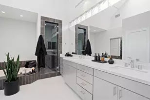 9123 Valley Chapel Ln, Dallas, TX 75220 - Photo 15