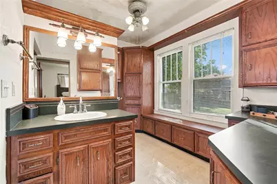 304 E McFarland Street, Grandview, TX 76050 - Photo 15