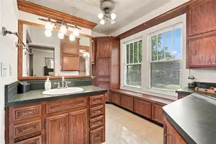 304 E McFarland St, Grandview, TX 76050 - Photo 15
