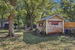304 E McFarland St, Grandview, TX 76050 - Photo 25