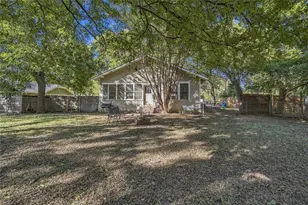 304 E McFarland St, Grandview, TX 76050 - Photo 23