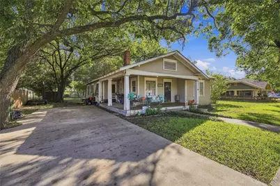 304 E McFarland Street, Grandview, TX 76050 - Photo 3