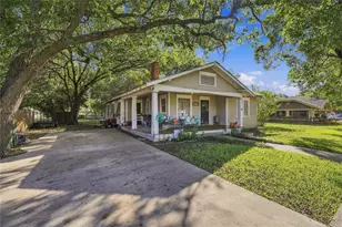 304 E McFarland St, Grandview, TX 76050 - Photo 3