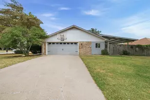 200 Lansford Dr, Benbrook, TX 76126 - Photo 5