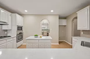 5272 W Cove Way, Grand Prairie, TX 75052 - Photo 13