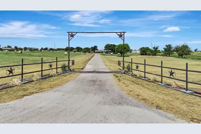 2561 Co Road 248, Valley View, TX 76272 - Photo 3