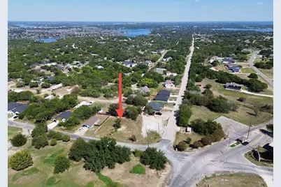758 E Bluebonnet Drive, Granbury, TX 76048 - Photo 3