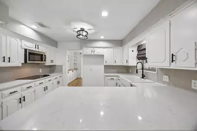 18 Legend Road, Benbrook, TX 76132 - Photo 11
