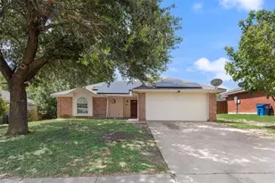 220 Hollywood Dr, Glenn Heights, TX 75154 - Photo 1