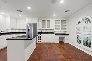 3906 Green Oak Dr, Waco, TX 76710 - Photo 9