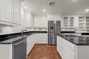 3906 Green Oak Dr, Waco, TX 76710 - Photo 11