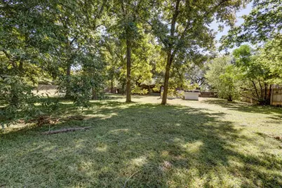 105 Barrows Lane, DeSoto, TX 75115 - Photo 37