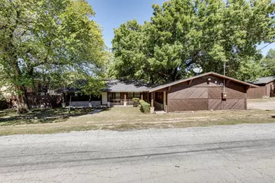 105 Barrows Lane, DeSoto, TX 75115 - Photo 1