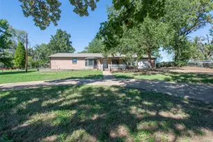 210 Lake Front Dr, Mabank, TX 75156 - Photo 1