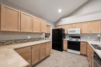 924 Bridges Drive, Arlington, TX 76012 - Photo 5
