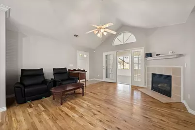 924 Bridges Drive, Arlington, TX 76012 - Photo 3