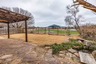 815 Hickory St, Burleson, TX 76028 - Photo 25