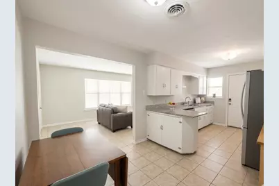 2732 W Jefferson Boulevard, Dallas, TX 75211 - Photo 1