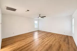 70 Legend Rd, Benbrook, TX 76132 - Photo 15