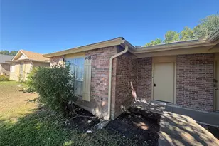 1485 Brook Meadow Cir, Lancaster, TX 75134 - Photo 3