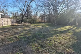 307 W Spruce St, Whitewright, TX 75491 - Photo 21