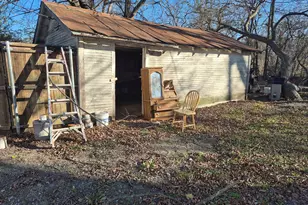 307 W Spruce St, Whitewright, TX 75491 - Photo 5