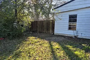 307 W Spruce St, Whitewright, TX 75491 - Photo 3