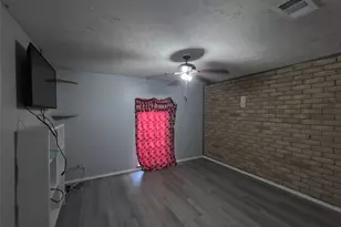 21 W Townhouse Ln, Grand Prairie, TX 75052 - Photo 17