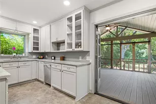 2307 Lawndale Dr, Dallas, TX 75211 - Photo 9