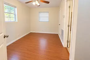 211 Skyway Dr, Euless, TX 76040 - Photo 17