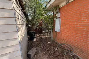 8109 Burroaks Dr, Dallas, TX 75217 - Photo 27