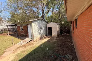 8109 Burroaks Dr, Dallas, TX 75217 - Photo 21