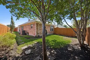 16353 Lauder Ln, Dallas, TX 75248 - Photo 11