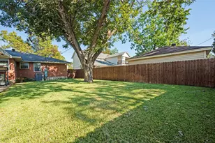 9307 Leaside Dr, Dallas, TX 75238 - Photo 21