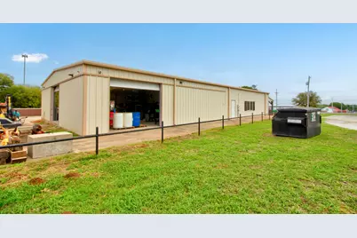 1212 S Washington Street, Pilot Point, TX 76258 - Photo 9