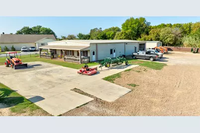 1212 S Washington Street, Pilot Point, TX 76258 - Photo 3