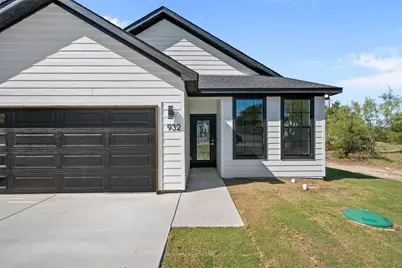 932 Bosque River Drive, Granbury, TX 76048 - Photo 3