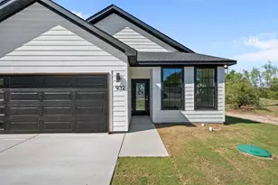 932 Bosque River Dr, Granbury, TX 76048 - Photo 3