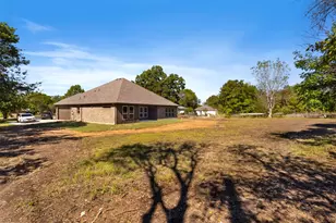 1594 E Springcrest Cir, Lancaster, TX 75134 - Photo 27