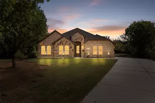 1594 E Springcrest Cir, Lancaster, TX 75134 - Photo 33