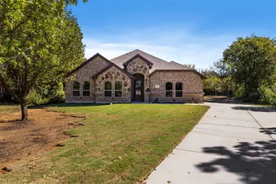 1594 E Springcrest Circle, Lancaster, TX 75134 - Photo 3