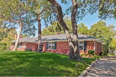 447 W Colorado Boulevard, Dallas, TX 75208 - Photo 1