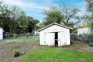 507 Orchard St, Bowie, TX 76230 - Photo 21
