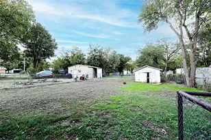 507 Orchard St, Bowie, TX 76230 - Photo 23