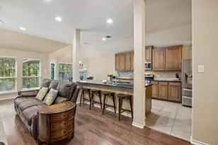 504 Valencia Dr, Arlington, TX 76002 - Photo 5